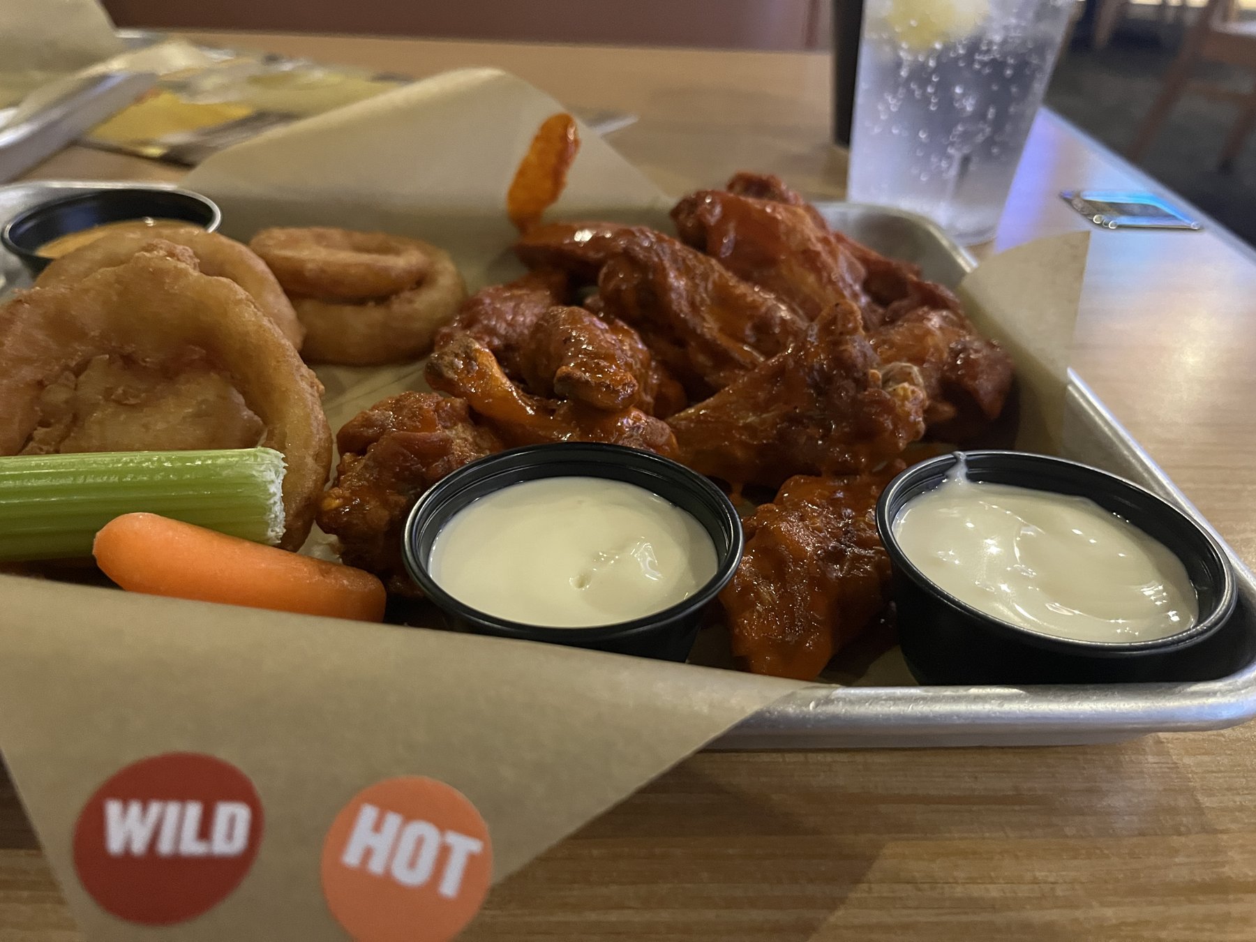 Buffalo Wild Wings, Burlington: The Chain Does Its Job